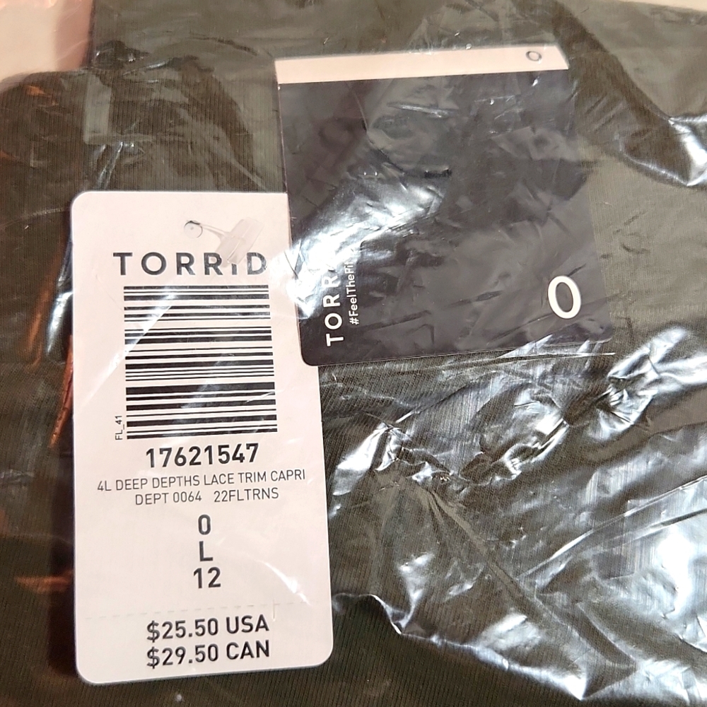 ❤NWT TORRID LEGGING - CAPRI - MOSSY GREEN - MID RISE - LACE TRIM Large / Size 12 - Picture 3 of 10